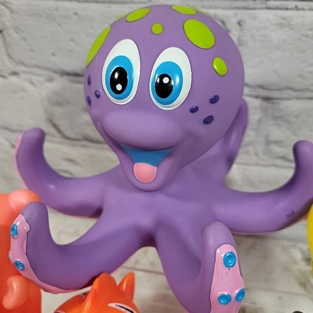Bath‎ Toys Lot of 8 Nubby Octopus Rubber Duckies Light up Kitty